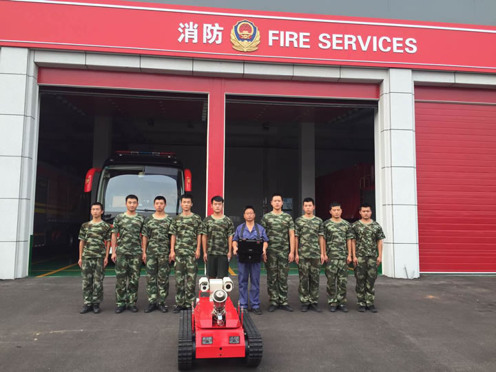 圖1 國泰科技生產(chǎn)的多功能消防滅火機(jī)器人交付臨沂市公安消防支隊?wèi)?zhàn)勤保障大隊